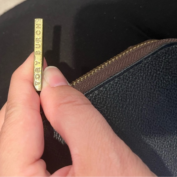 EUC Tory Burch black with tan stripe zip around wallet vintage from Saks - Picture 4 of 9